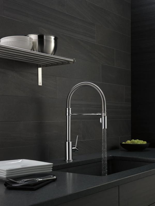 DELTA Trinsic Single-Handle Pull-Down Spring Kitchen Faucet — Chrome