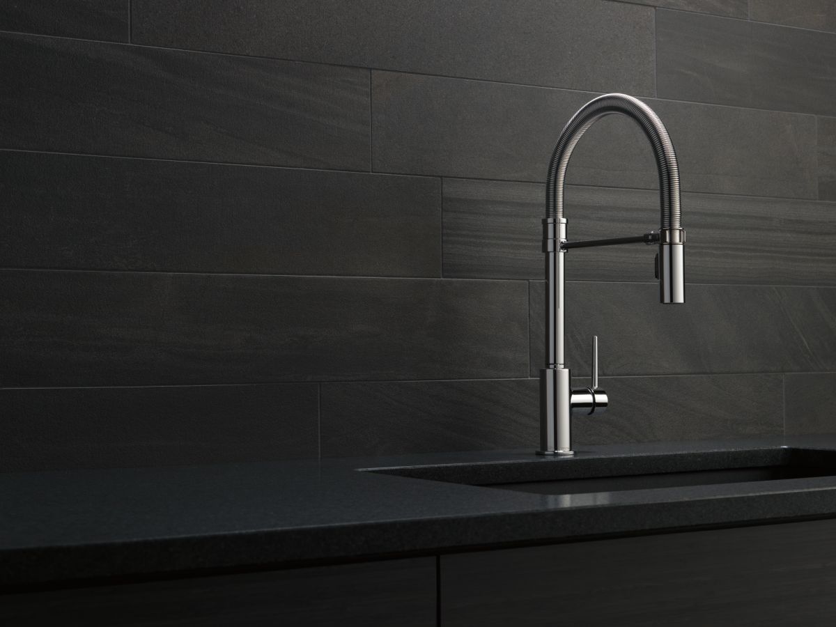 DELTA Trinsic Single-Handle Pull-Down Spring Kitchen Faucet — Chrome