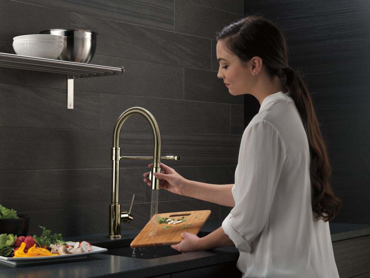 DELTA Trinsic Single-Handle Pull-Down Spring Kitchen Faucet — Polished Nickel