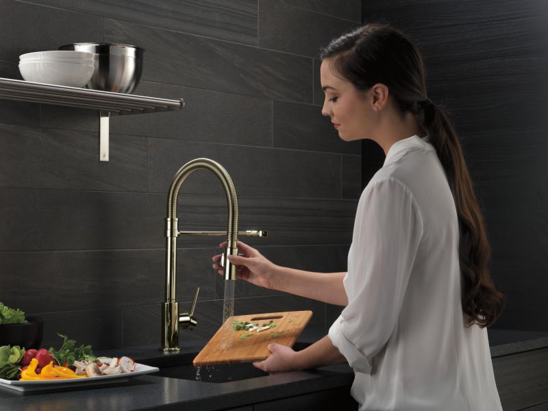 DELTA Trinsic Single-Handle Pull-Down Spring Kitchen Faucet — Polished Nickel