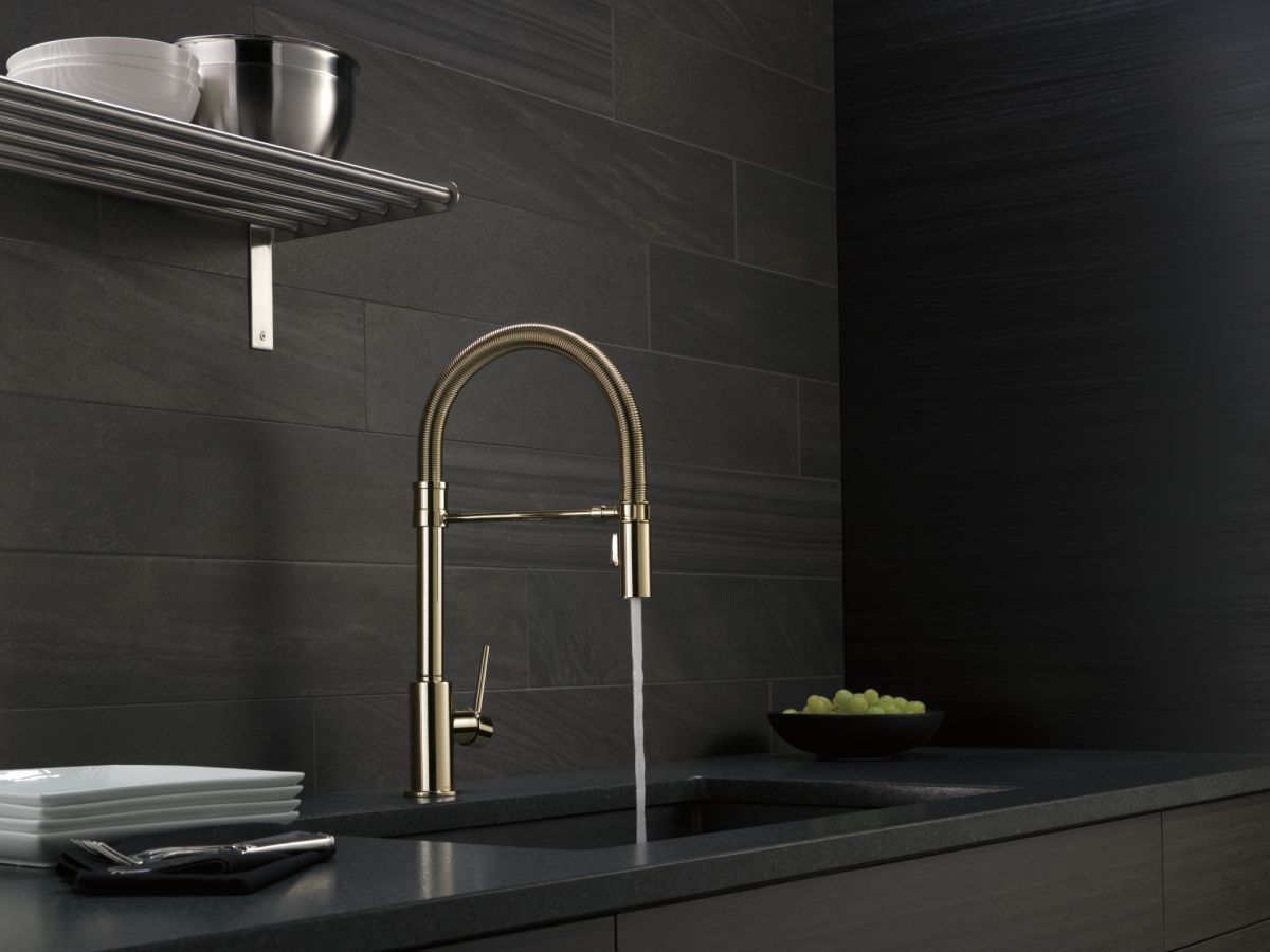 DELTA Trinsic Single-Handle Pull-Down Spring Kitchen Faucet — Polished Nickel