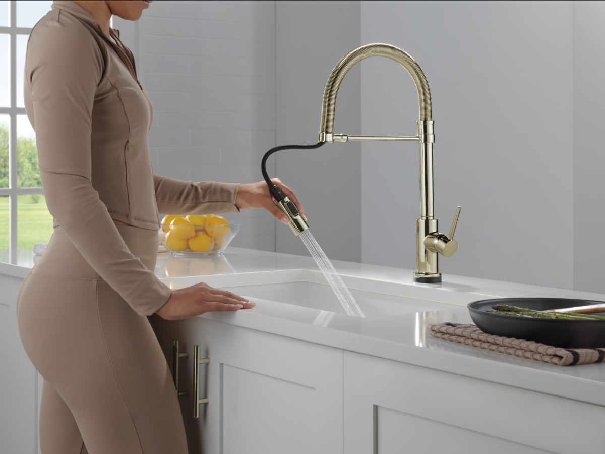 DELTA Trinsic Touch2O Technology Kitchen Faucet with Touchless Technology — Polished Nickel