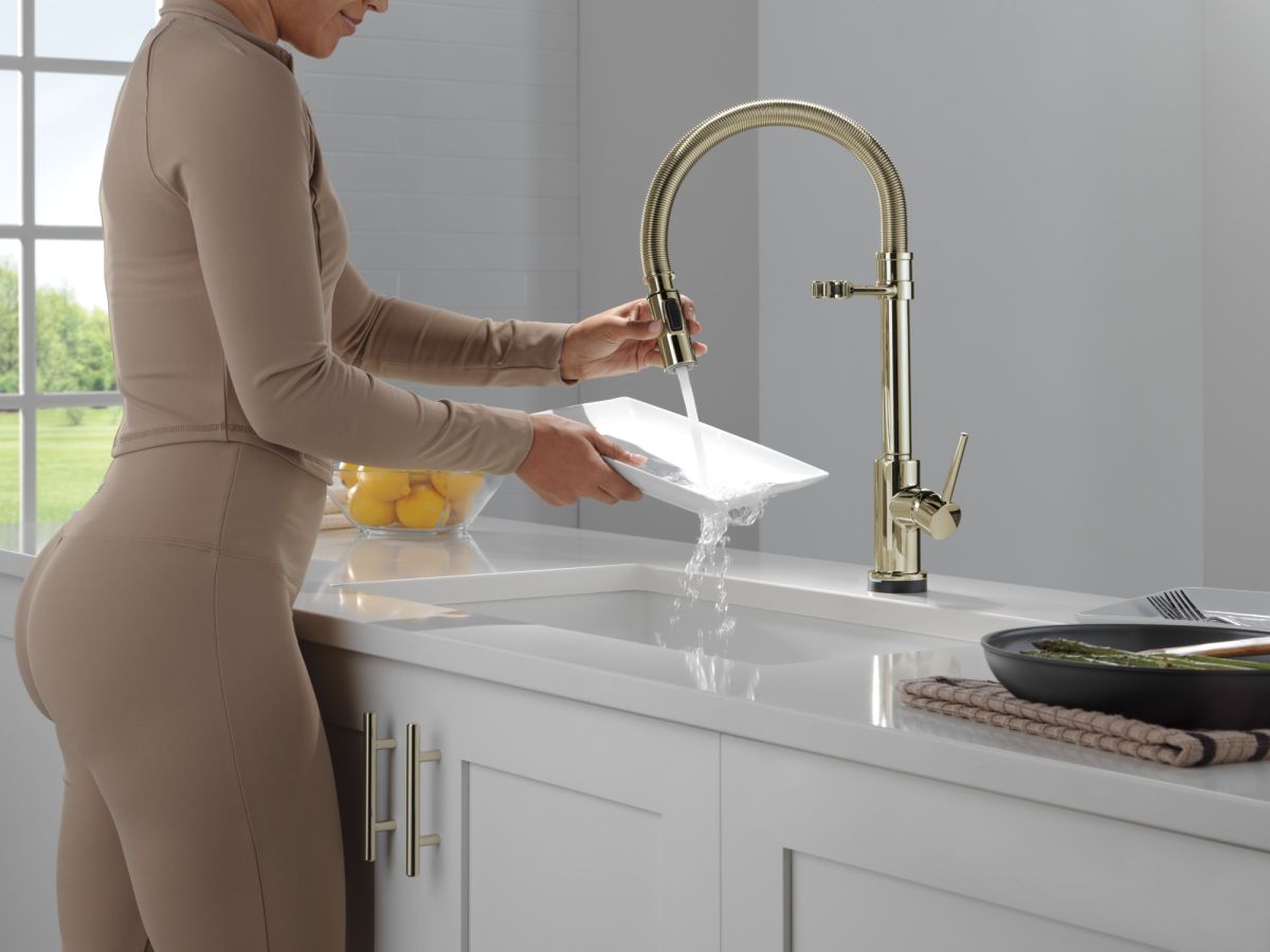 DELTA Trinsic Touch2O Technology Kitchen Faucet with Touchless Technology — Polished Nickel