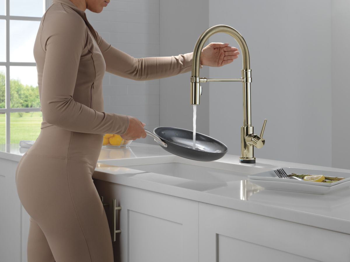 DELTA Trinsic Touch2O Technology Kitchen Faucet with Touchless Technology — Polished Nickel