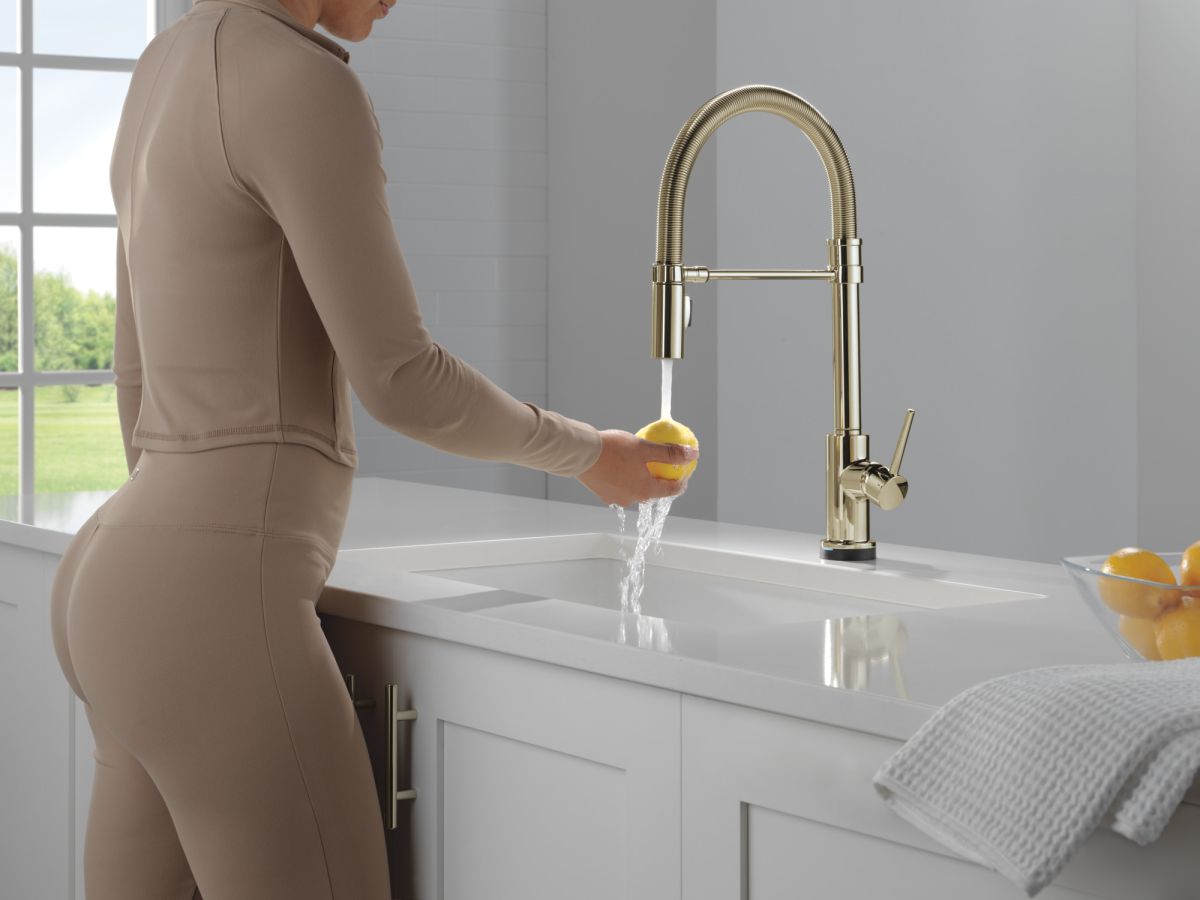 DELTA Trinsic Touch2O Technology Kitchen Faucet with Touchless Technology — Polished Nickel