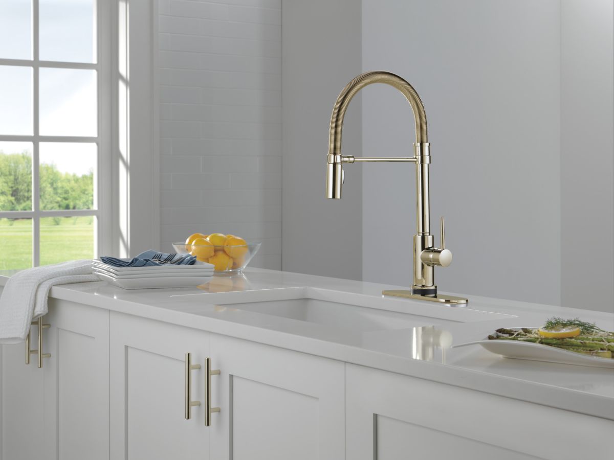 DELTA Trinsic Touch2O Technology Kitchen Faucet with Touchless Technology — Polished Nickel