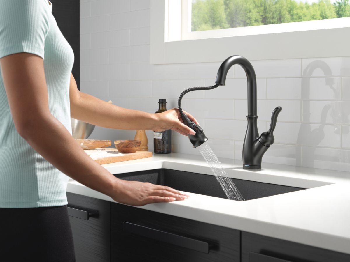 DELTA Leland Single Handle Pull-Down Bar / Prep Faucet With Touch2O Technology — Matte Black