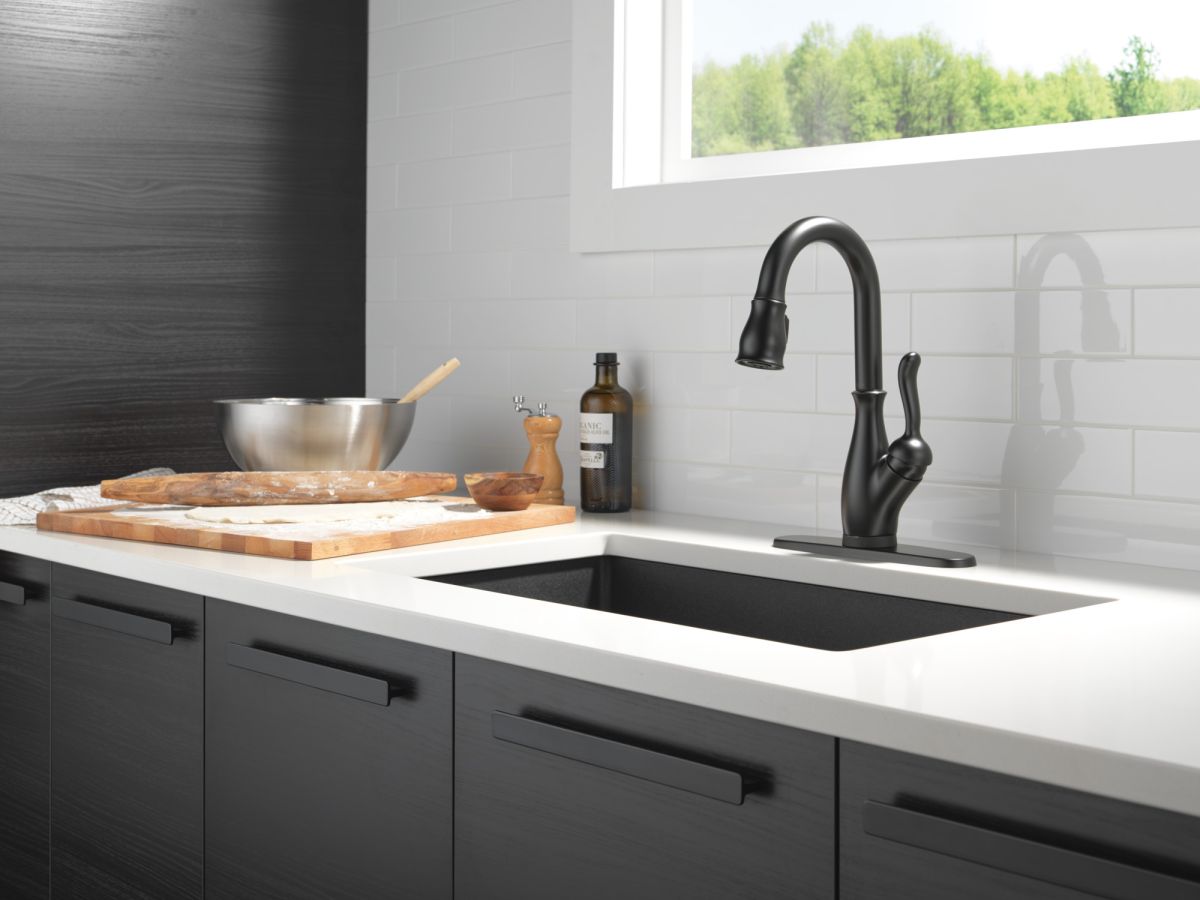 DELTA Leland Single Handle Pull-Down Bar / Prep Faucet With Touch2O Technology — Matte Black