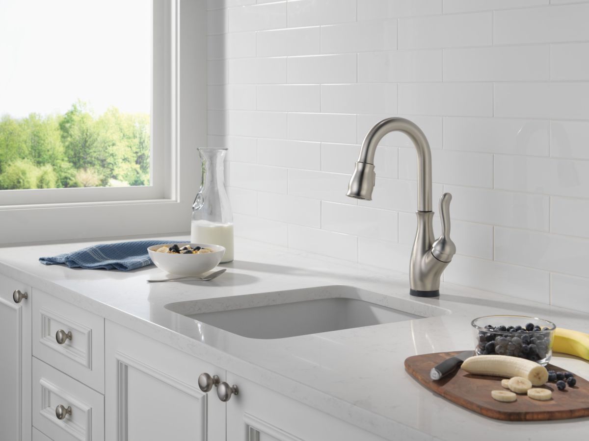 DELTA Leland Touch2O Bar / Prep Faucet with Touchless Technology — Spotshield Stainless
