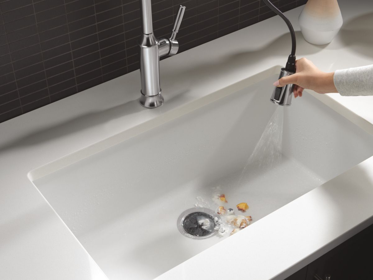 DELTA Renaldi Single-Handle Pull-Down Spring Kitchen Faucet — Lumicoat® Arctic Stainless