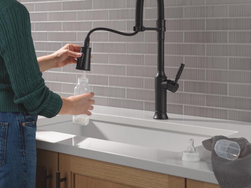 DELTA Renaldi Single-Handle Pull-Down Spring Kitchen Faucet — Matte Black