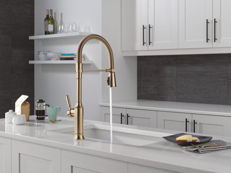 DELTA Renaldi Single-Handle Pull-Down Spring Kitchen Faucet — Lumicoat® Champagne Bronze
