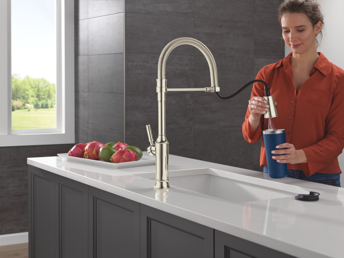DELTA Renaldi Single-Handle Pull-Down Spring Kitchen Faucet — Lumicoat® Polished Nickel