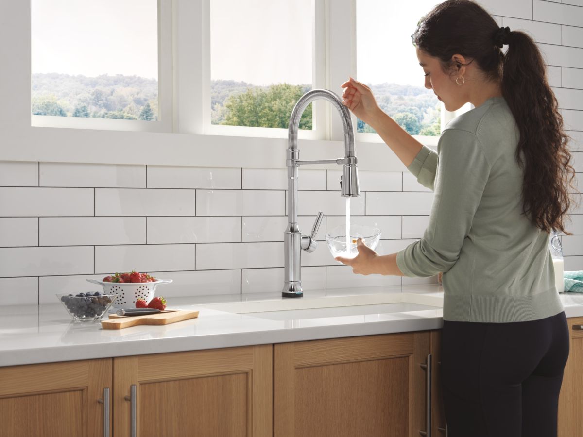 DELTA Renaldi Touch2O Technology Kitchen Faucet with Touchless Technology — Lumicoat® Arctic Stainless