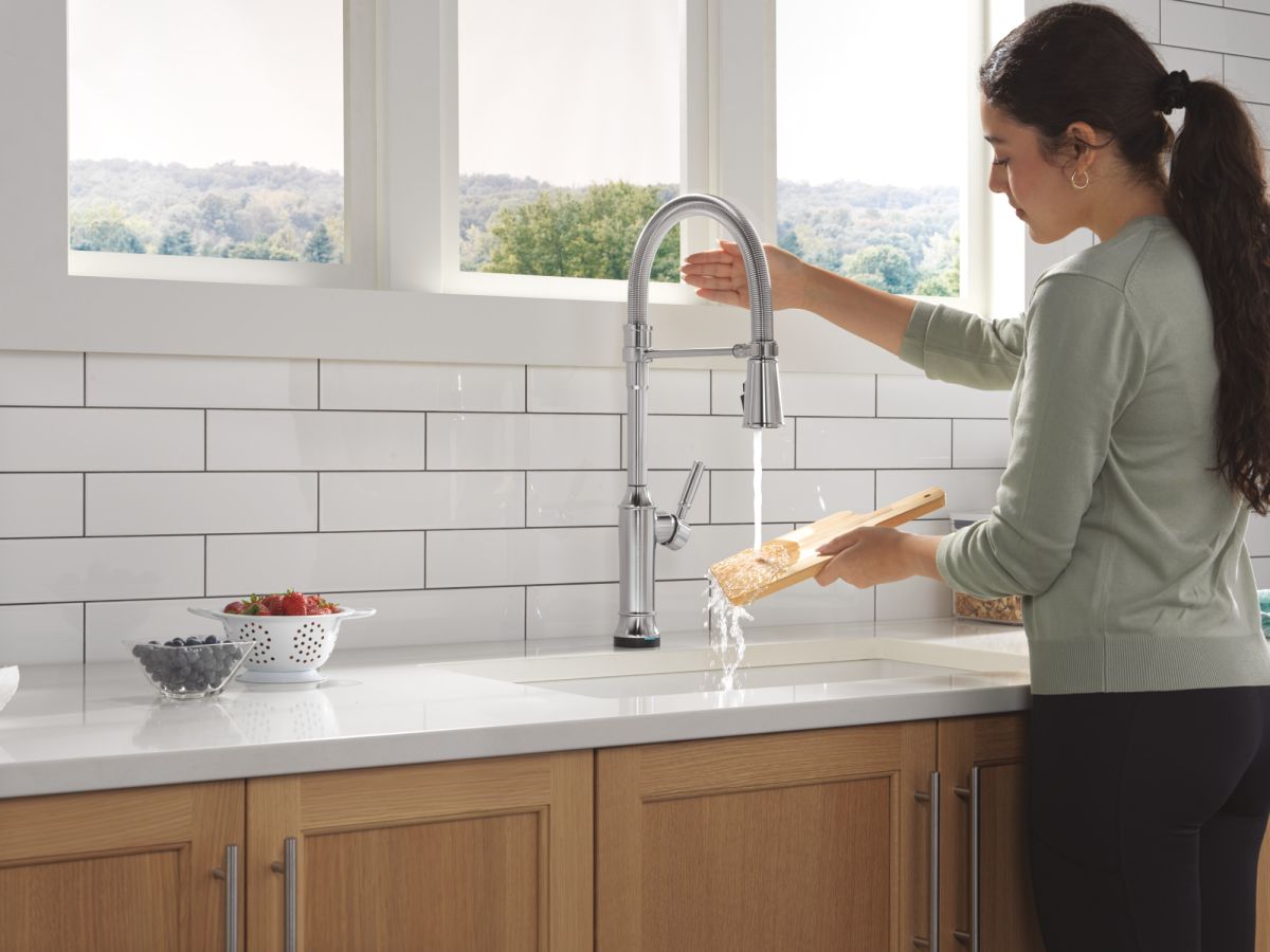 DELTA Renaldi Touch2O Technology Kitchen Faucet with Touchless Technology — Lumicoat® Arctic Stainless