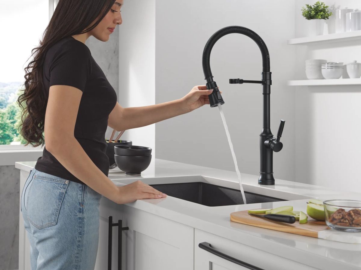 DELTA Renaldi Touch2O Technology Kitchen Faucet with Touchless Technology — Matte Black
