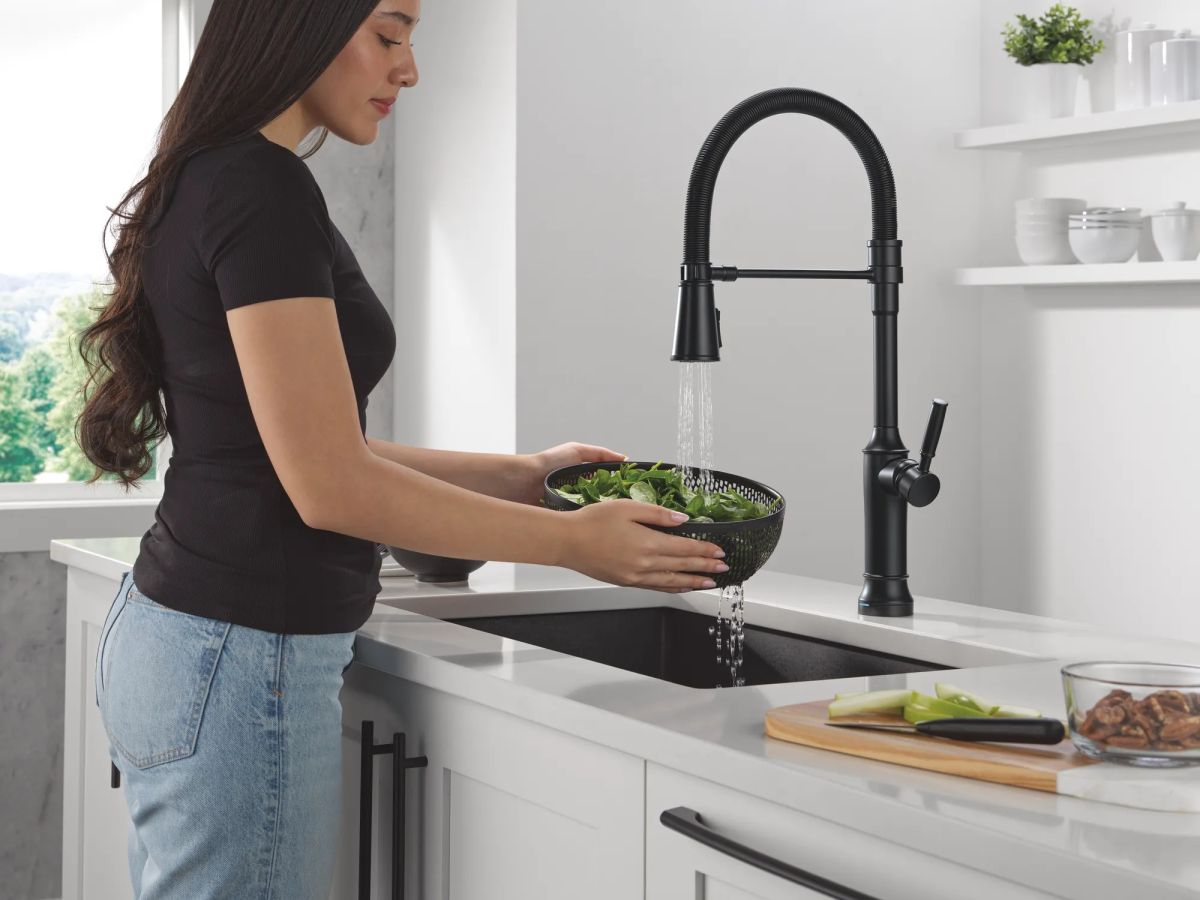 DELTA Renaldi Touch2O Technology Kitchen Faucet with Touchless Technology — Matte Black