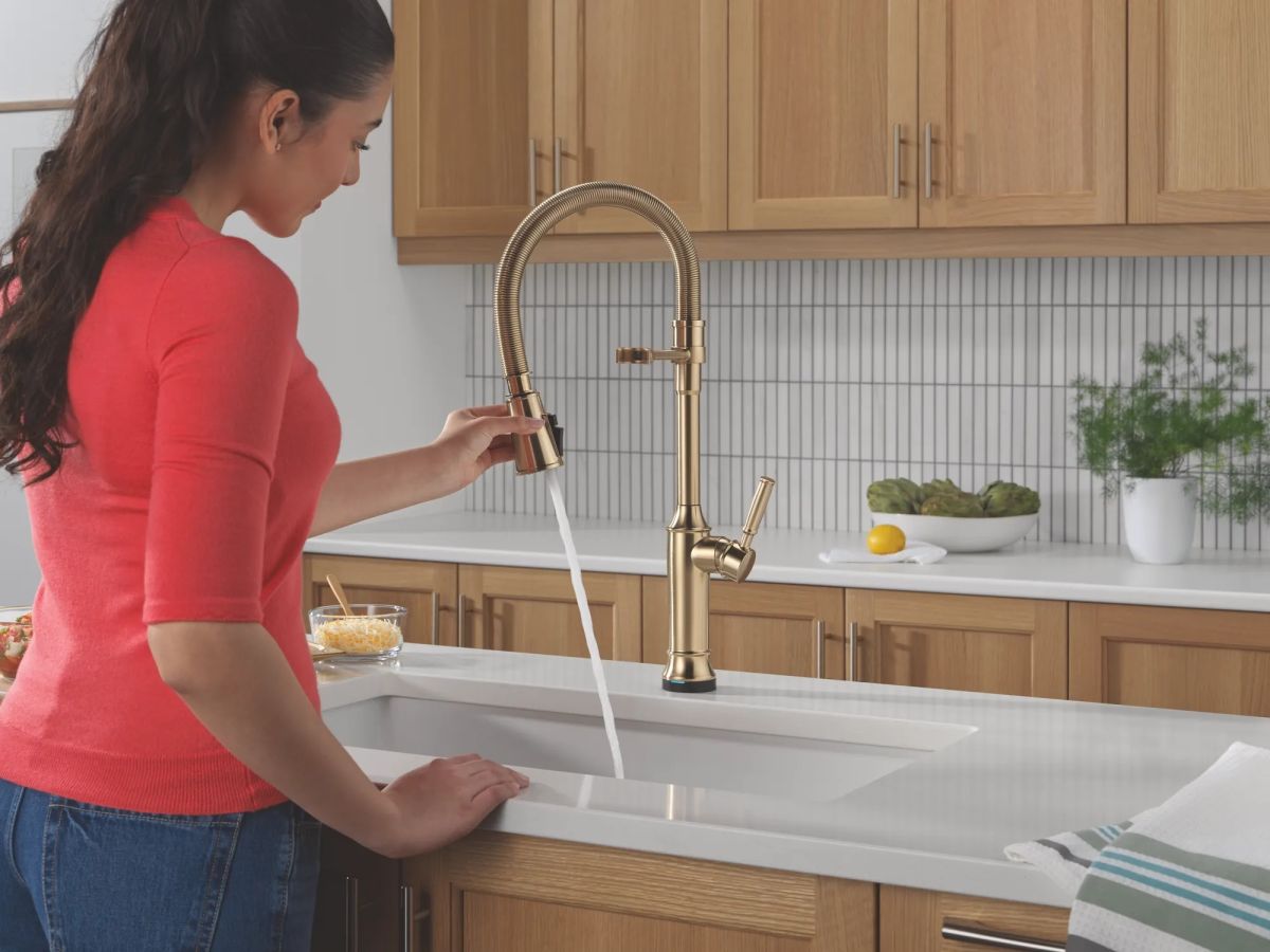 DELTA Renaldi Touch2O Technology Kitchen Faucet with Touchless Technology — Lumicoat® Champagne Bronze
