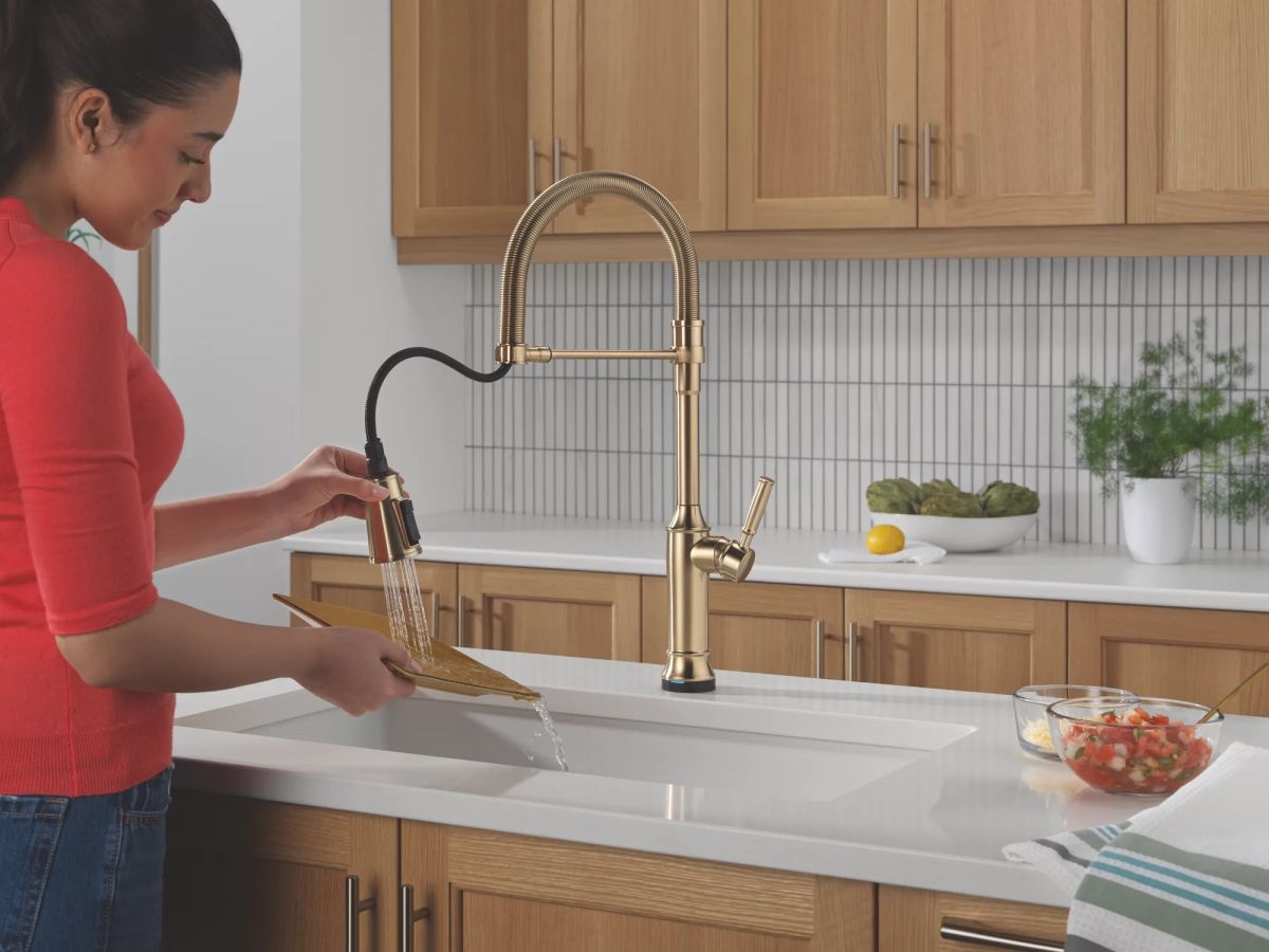 DELTA Renaldi Touch2O Technology Kitchen Faucet with Touchless Technology — Lumicoat® Champagne Bronze