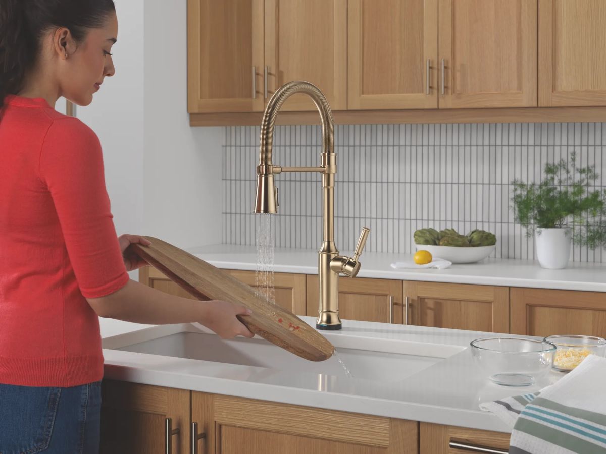 DELTA Renaldi Touch2O Technology Kitchen Faucet with Touchless Technology — Lumicoat® Champagne Bronze