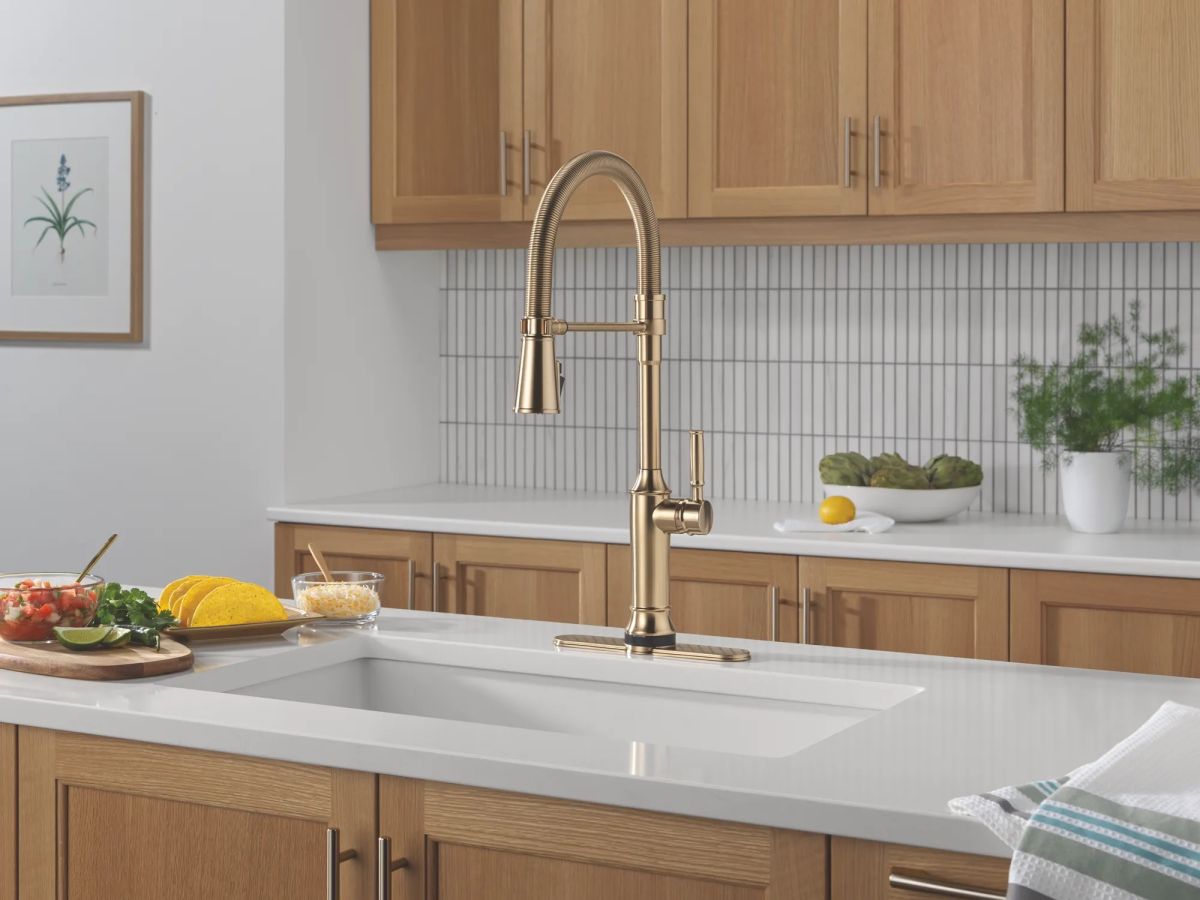 DELTA Renaldi Touch2O Technology Kitchen Faucet with Touchless Technology — Lumicoat® Champagne Bronze