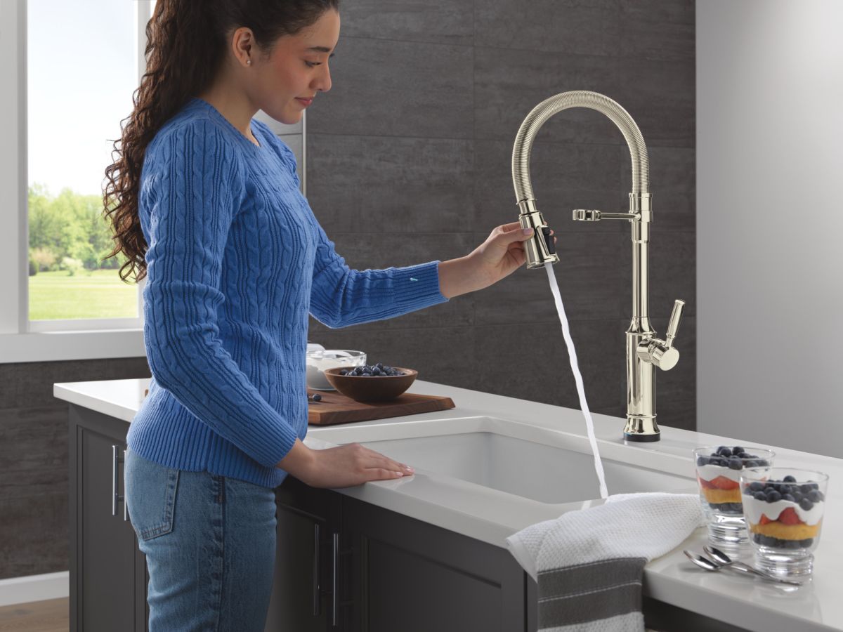 DELTA Renaldi Touch2O Technology Kitchen Faucet with Touchless Technology — Lumicoat® Polished Nickel