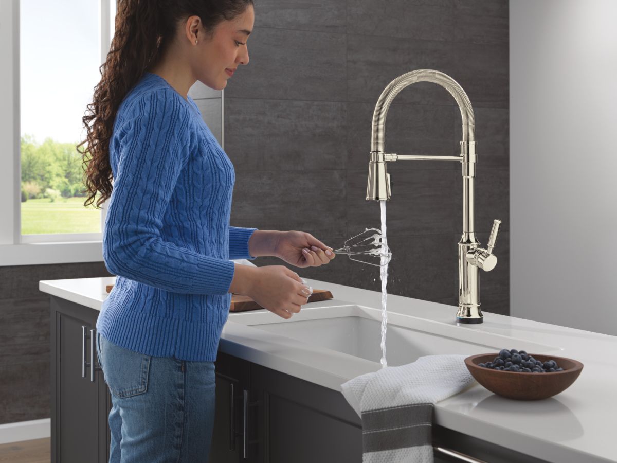 DELTA Renaldi Touch2O Technology Kitchen Faucet with Touchless Technology — Lumicoat® Polished Nickel