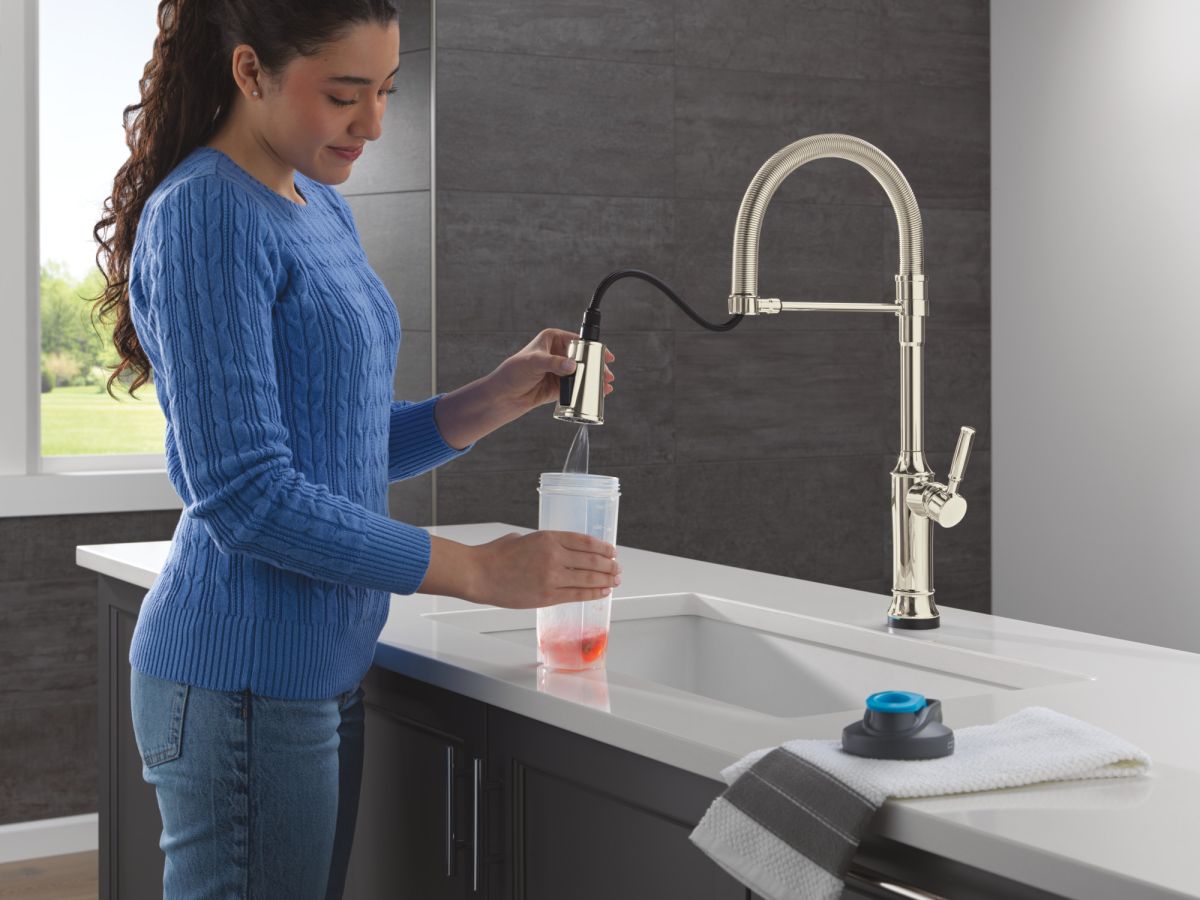DELTA Renaldi Touch2O Technology Kitchen Faucet with Touchless Technology — Lumicoat® Polished Nickel