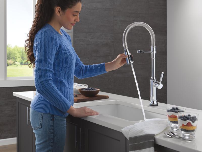 DELTA Renaldi Touch2O Technology Kitchen Faucet with Touchless Technology — Lumicoat® Chrome