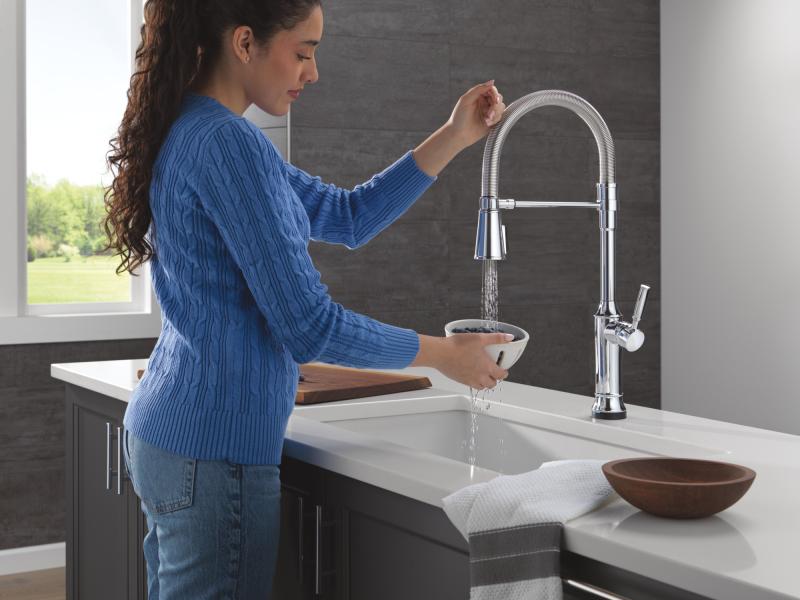 DELTA Renaldi Touch2O Technology Kitchen Faucet with Touchless Technology — Lumicoat® Chrome