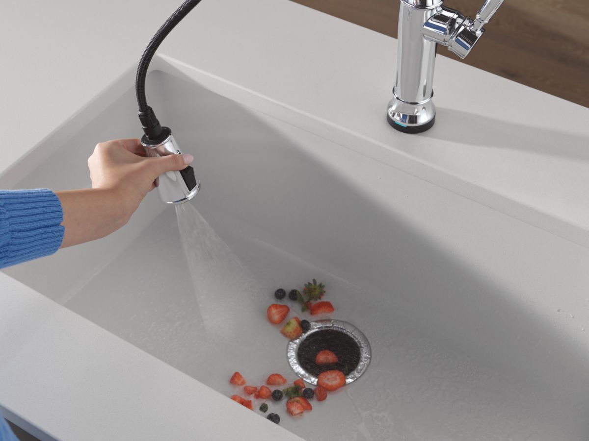 DELTA Renaldi Touch2O Technology Kitchen Faucet with Touchless Technology — Lumicoat® Chrome