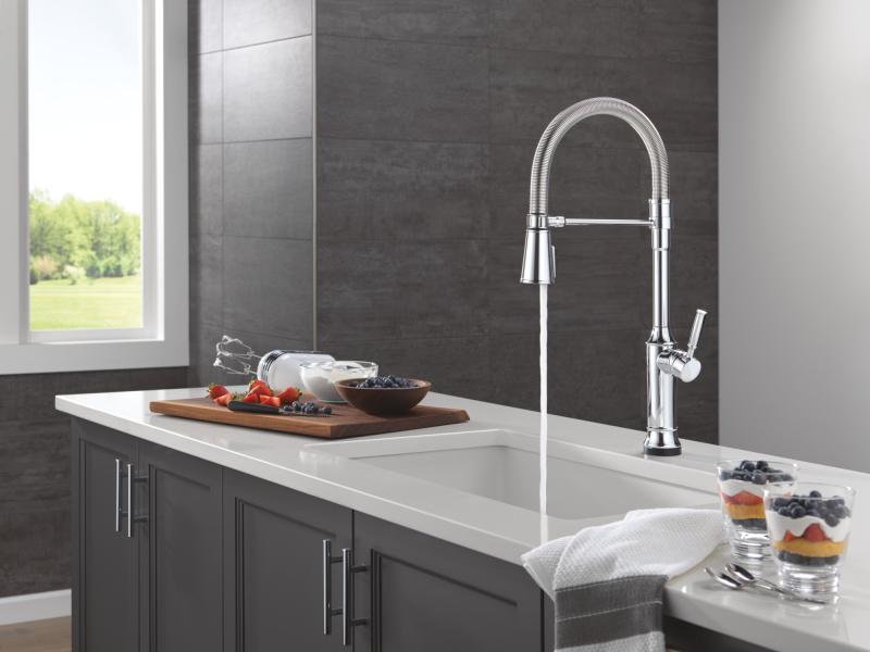 DELTA Renaldi Touch2O Technology Kitchen Faucet with Touchless Technology — Lumicoat® Chrome