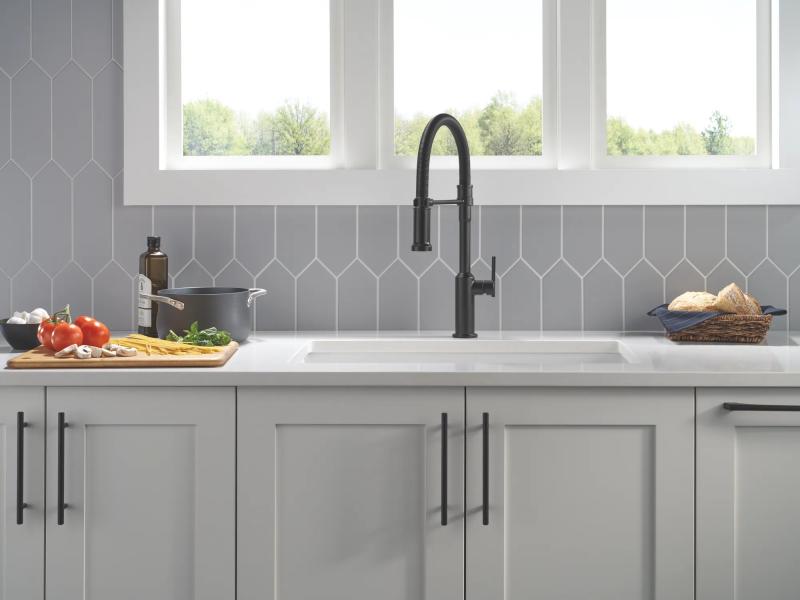 DELTA Cordova Single Handle Pull-Down Kitchen Faucet With Spring Spout — Matte Black