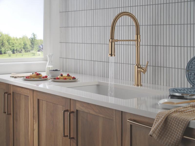 DELTA Cordova Single Handle Pull-Down Kitchen Faucet With Spring Spout — Lumicoat® Champagne Bronze