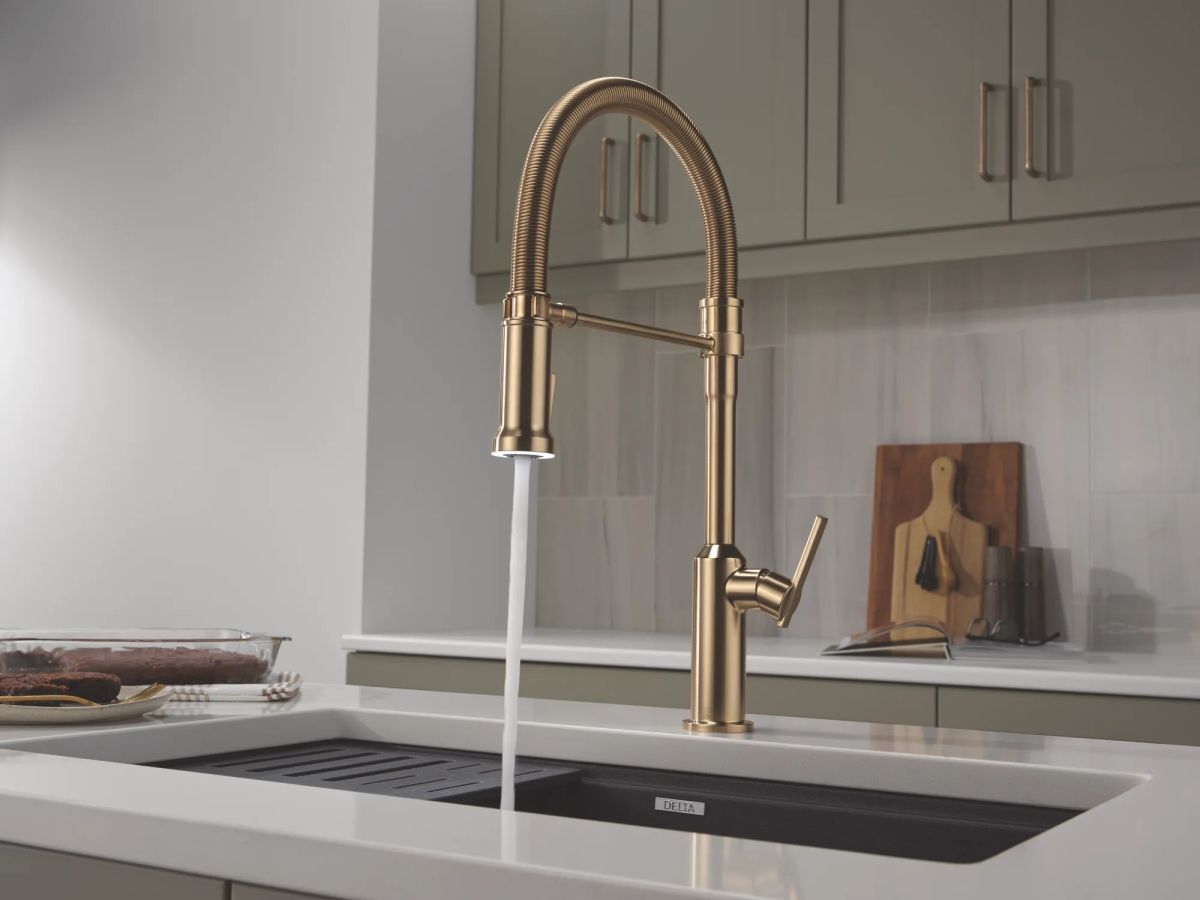 DELTA Cordova Single Handle Pull-Down Kitchen Faucet With Spring Spout — Lumicoat® Champagne Bronze