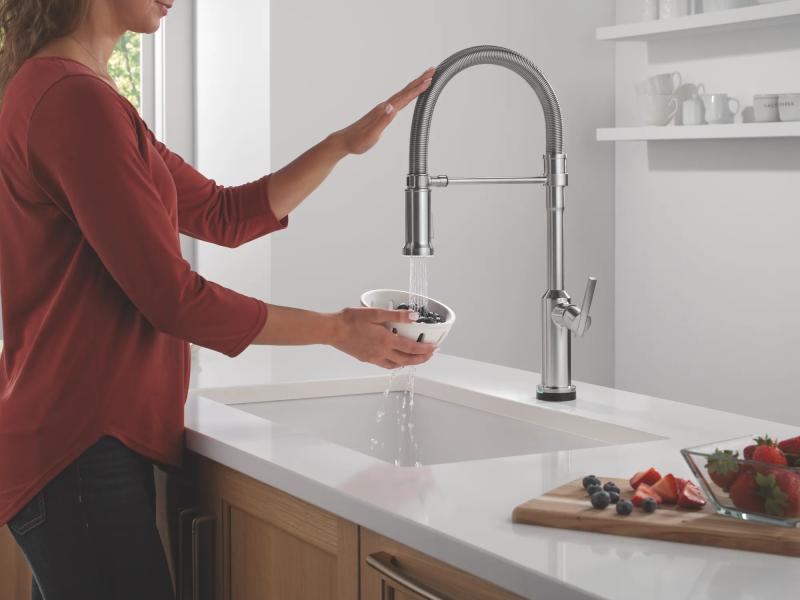 DELTA Cordova Touch2O Technology Kitchen Faucet with Touchless Technology — Lumicoat® Arctic Stainless