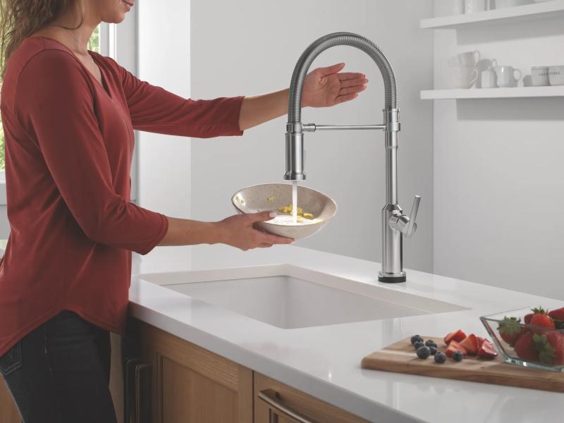 DELTA Cordova Touch2O Technology Kitchen Faucet with Touchless Technology — Lumicoat® Arctic Stainless