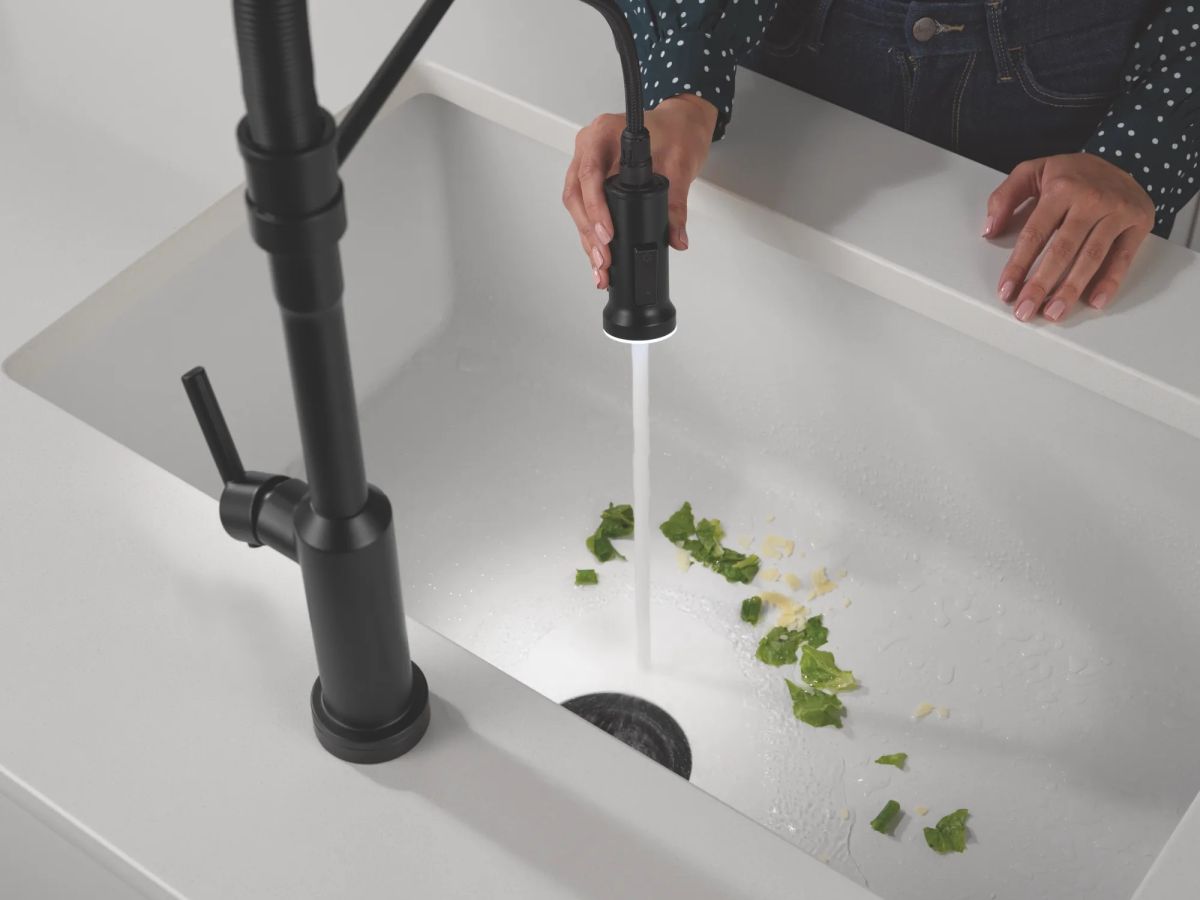 DELTA Cordova Touch2O Technology Kitchen Faucet with Touchless Technology — Matte Black