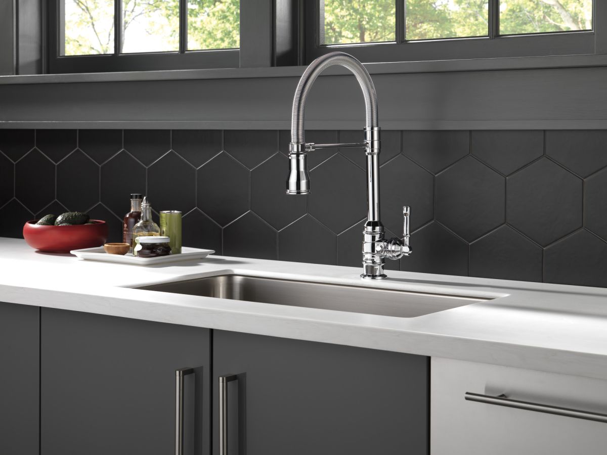 DELTA Broderick Single Handle Pull-Down Kitchen Faucet With Spring Spout — Chrome