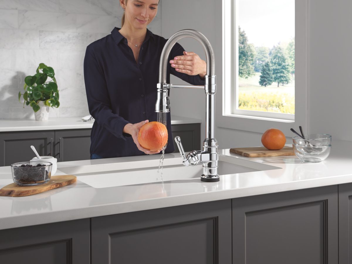 DELTA Broderick Touch2O Technology Kitchen Faucet with Touchless Technology — Chrome