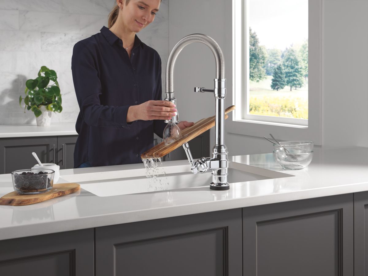DELTA Broderick Touch2O Technology Kitchen Faucet with Touchless Technology — Chrome