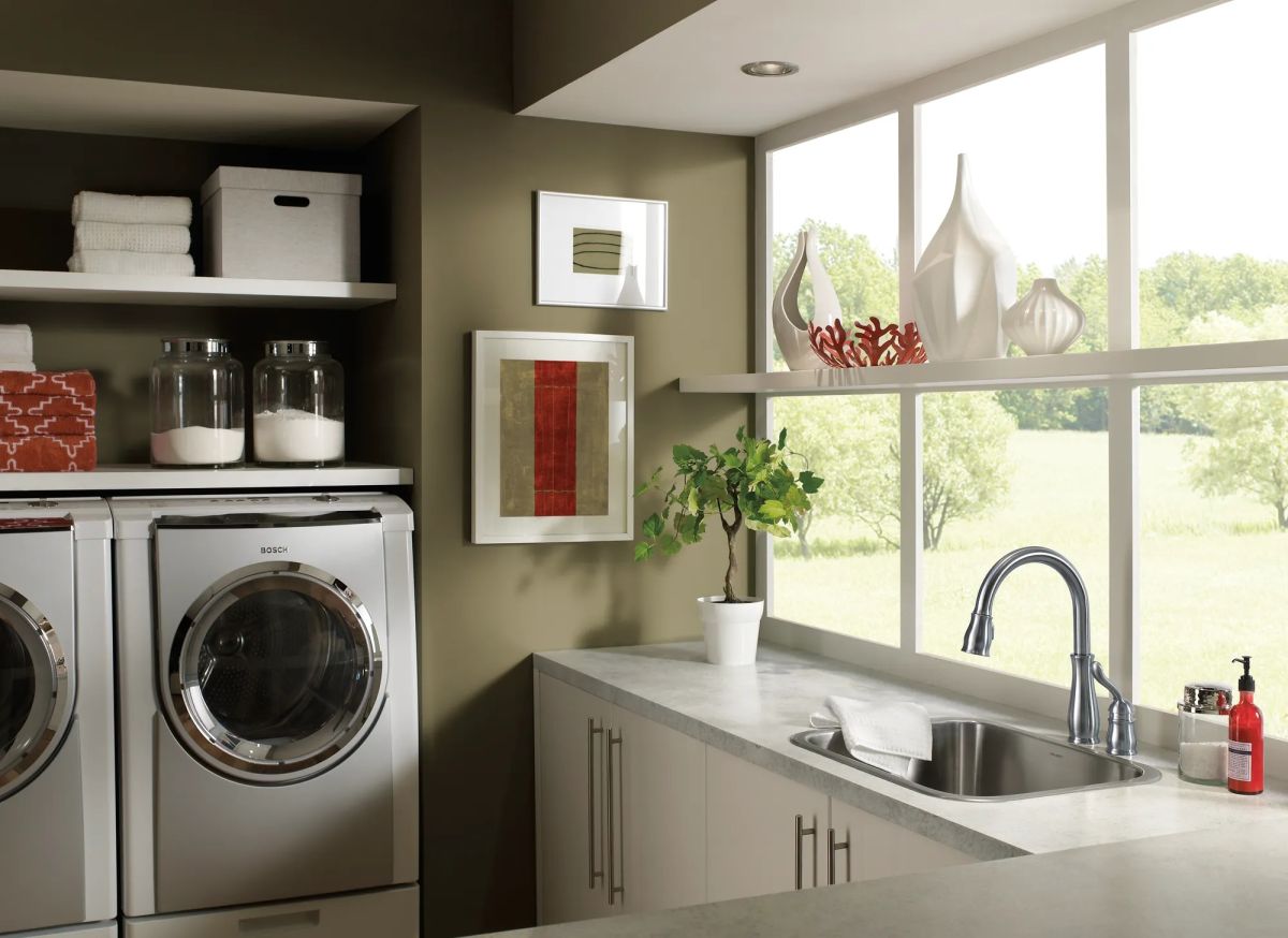 DELTA Leland Single Handle Pull-Down Kitchen Faucet — Arctic Stainless