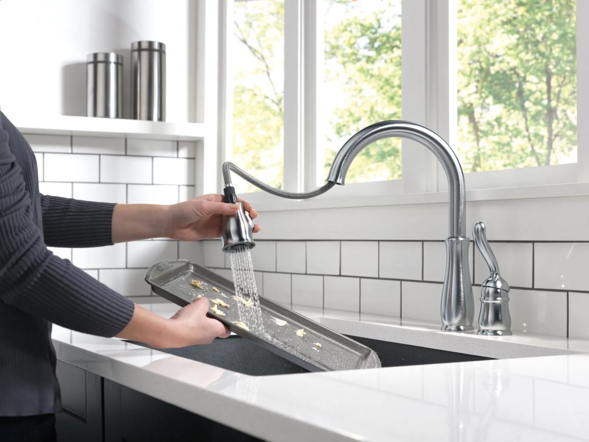 DELTA Leland Single Handle Pull-Down Kitchen Faucet — Arctic Stainless