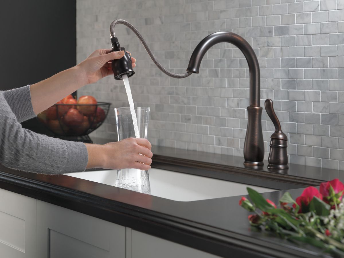 DELTA Leland Single Handle Pull-Down Kitchen Faucet — Venetian Bronze