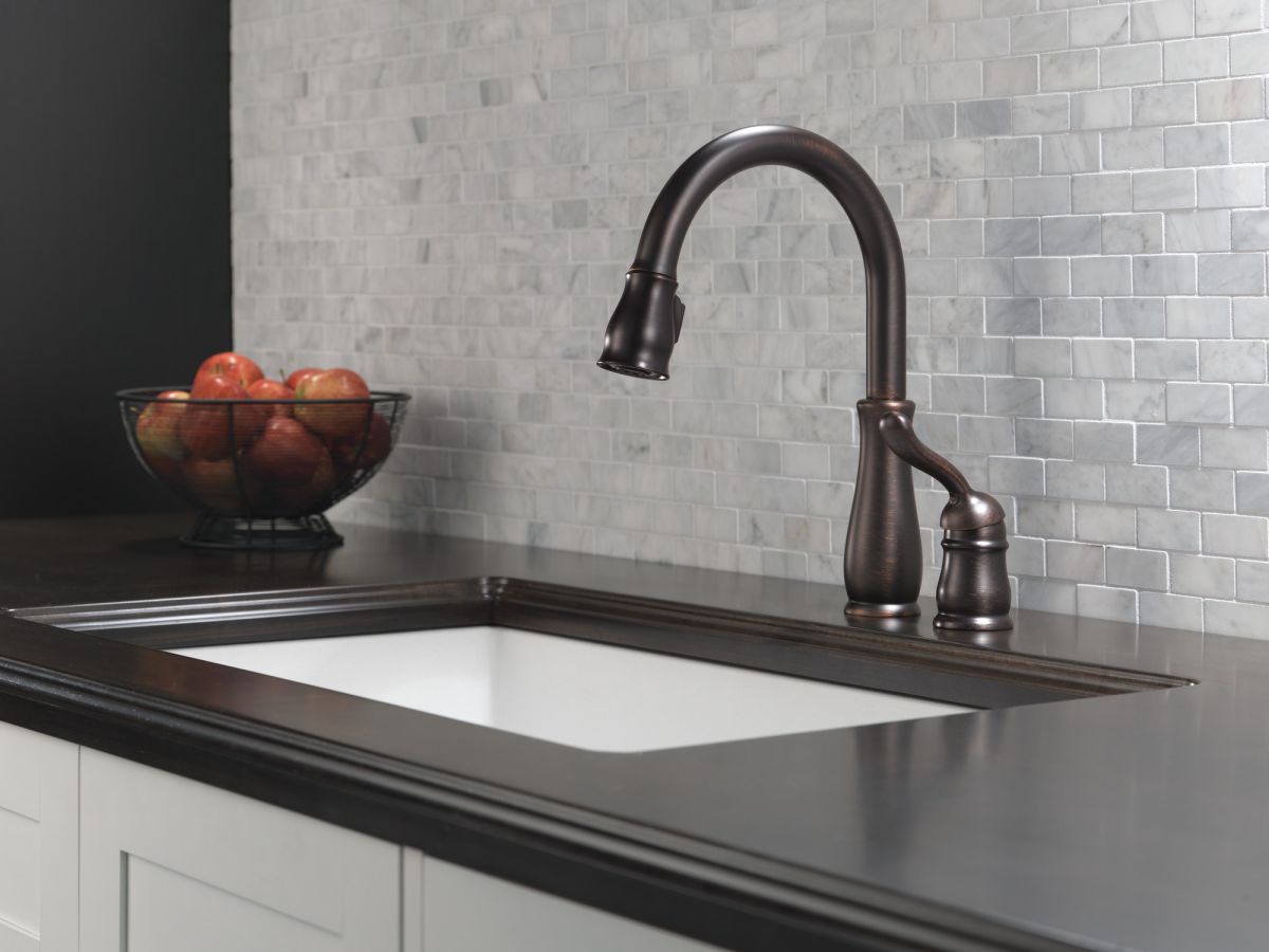 DELTA Leland Single Handle Pull-Down Kitchen Faucet — Venetian Bronze