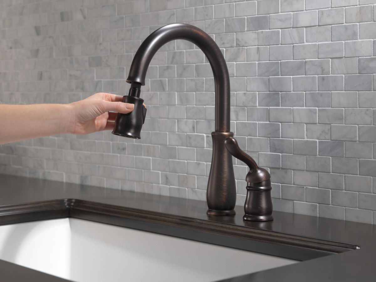 DELTA Leland Single Handle Pull-Down Kitchen Faucet — Venetian Bronze