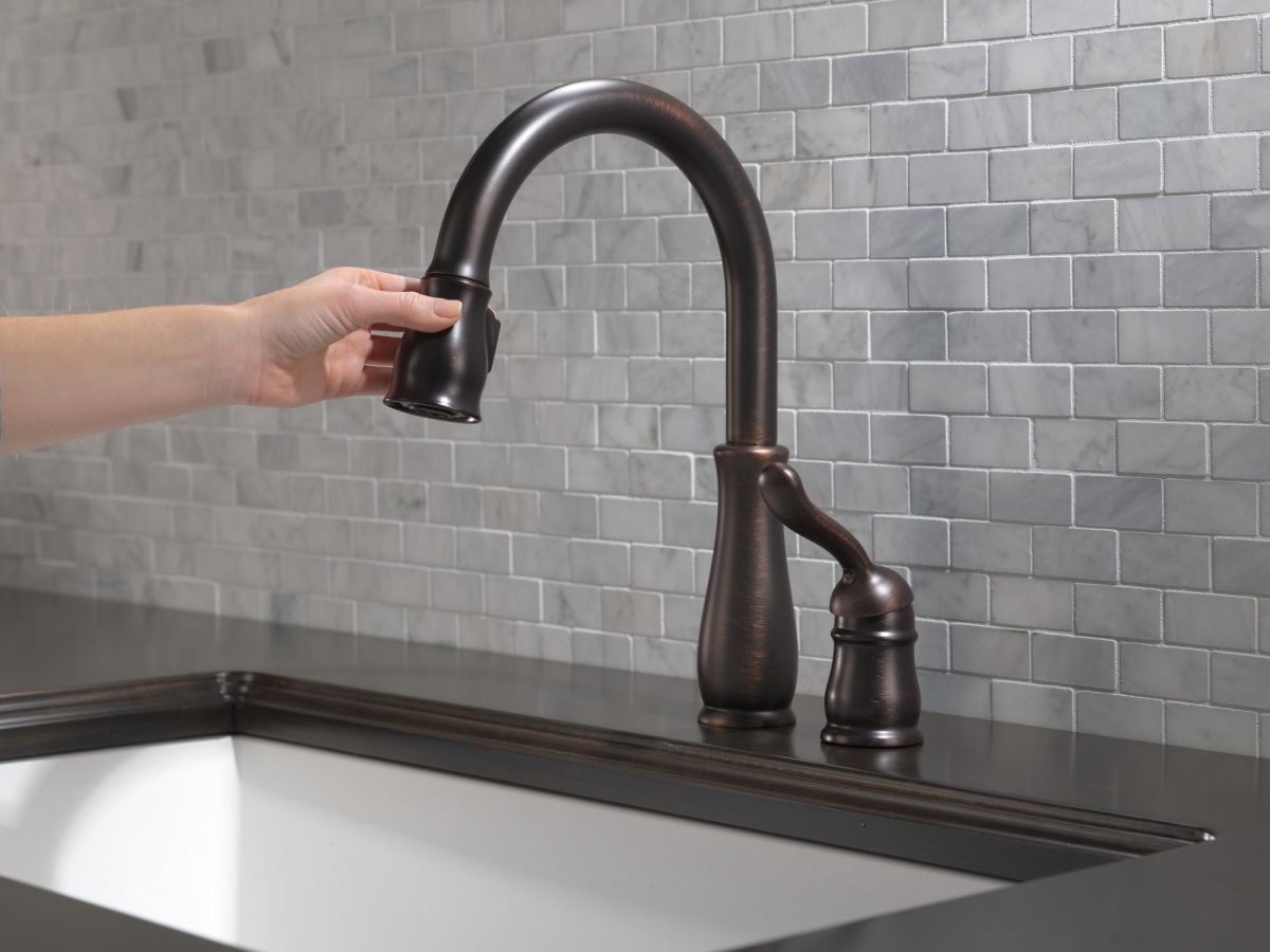 DELTA Leland Single Handle Pull-Down Kitchen Faucet — Venetian Bronze
