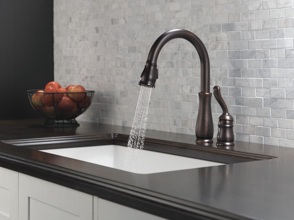 DELTA Leland Single Handle Pull-Down Kitchen Faucet — Venetian Bronze