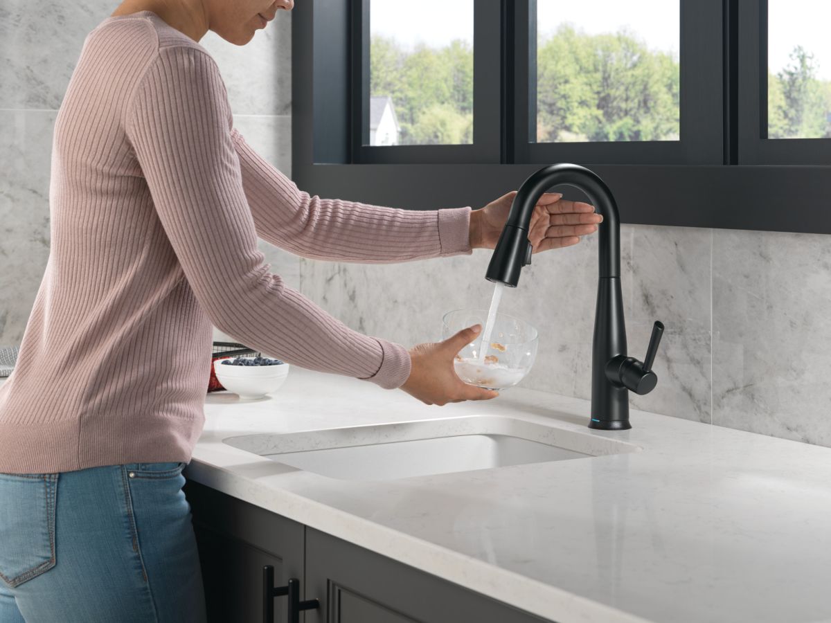 DELTA Essa Touch2O Bar / Prep Faucet with Touchless Technology — Matte Black