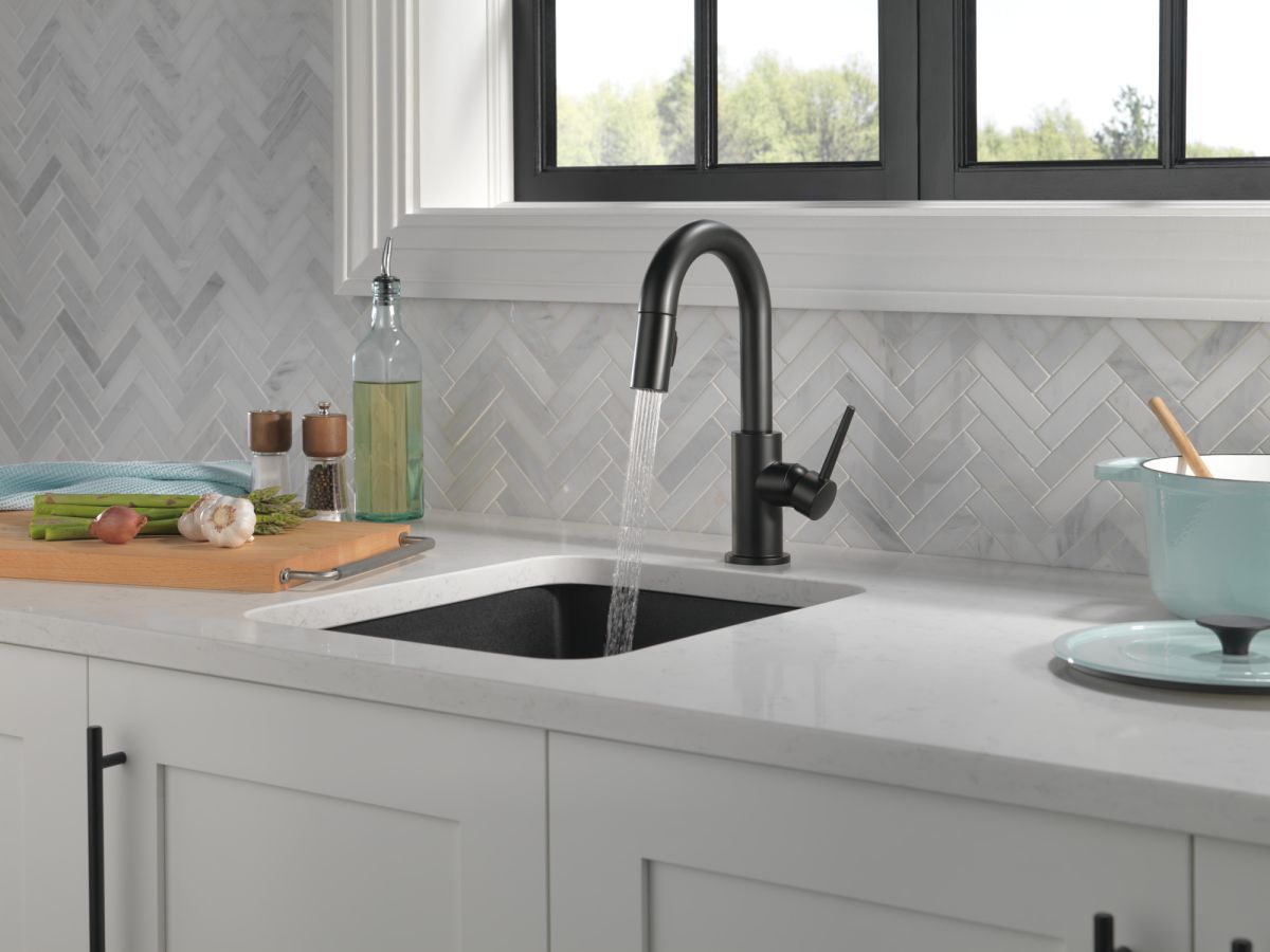 DELTA Trinsic Single Handle Pull-Down Bar / Prep Faucet — Matte Black